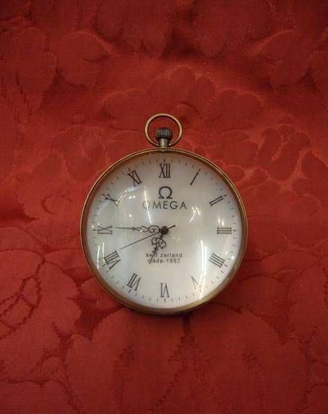 Omega - Pisa-papéis de Secretária