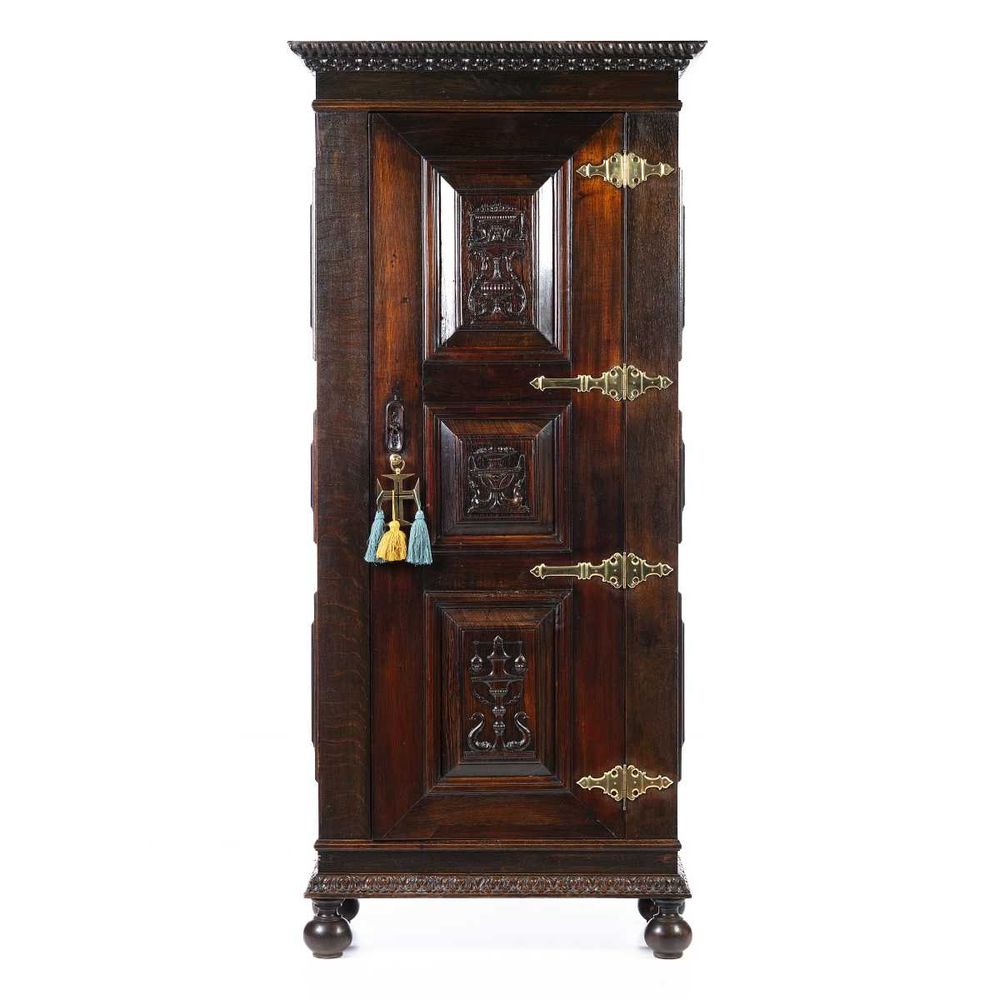 Armário copeiro antigo em madeira