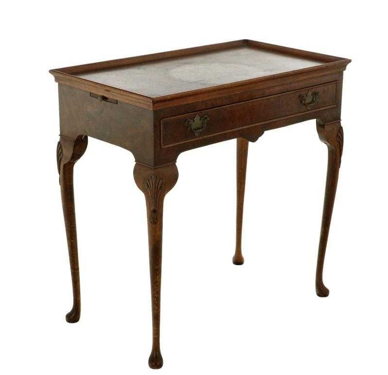 Mesa de encostar em raiz de nogueira