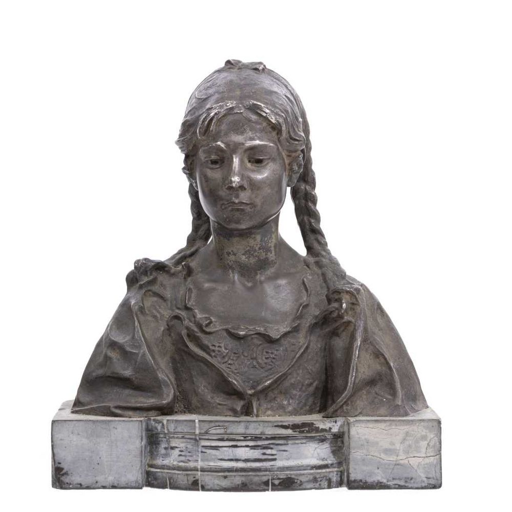 Escultura, Menina de Tranças - Autor: Teixeira Lopes