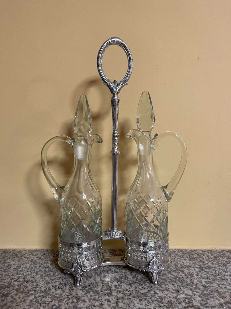 Galheteiro com galhetas em cristal