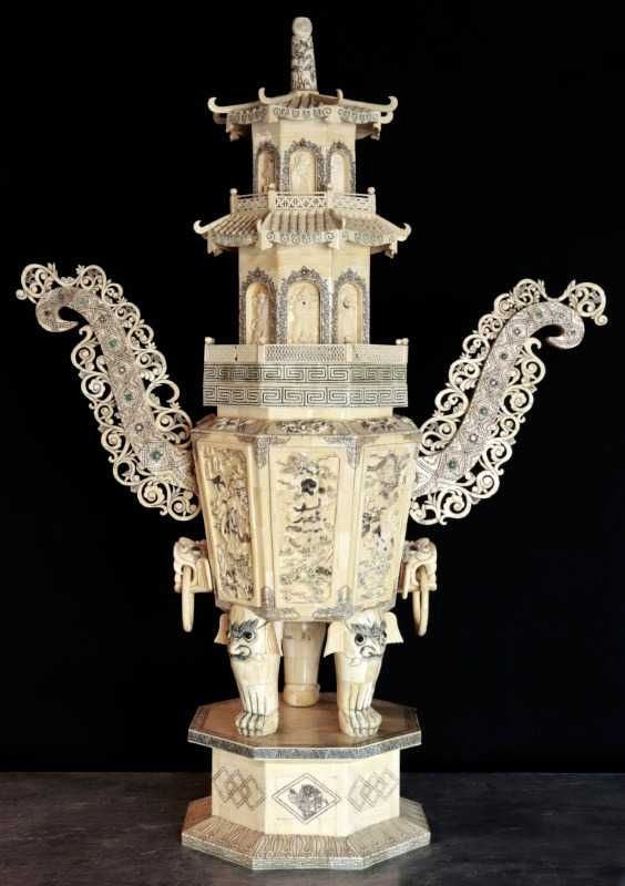Imponente e Antigo Templo Pagode Chinês